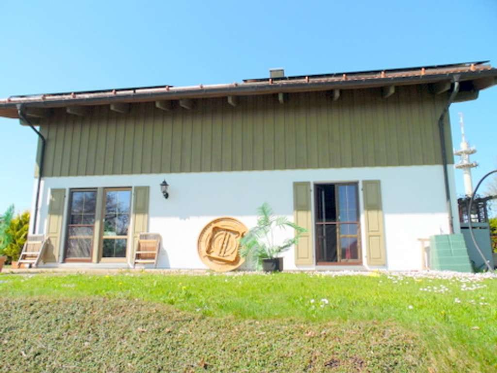 Immobilie in Waakirchen - Freistehendes Einfamilienhaus  mit guter Aussicht - Bild 2