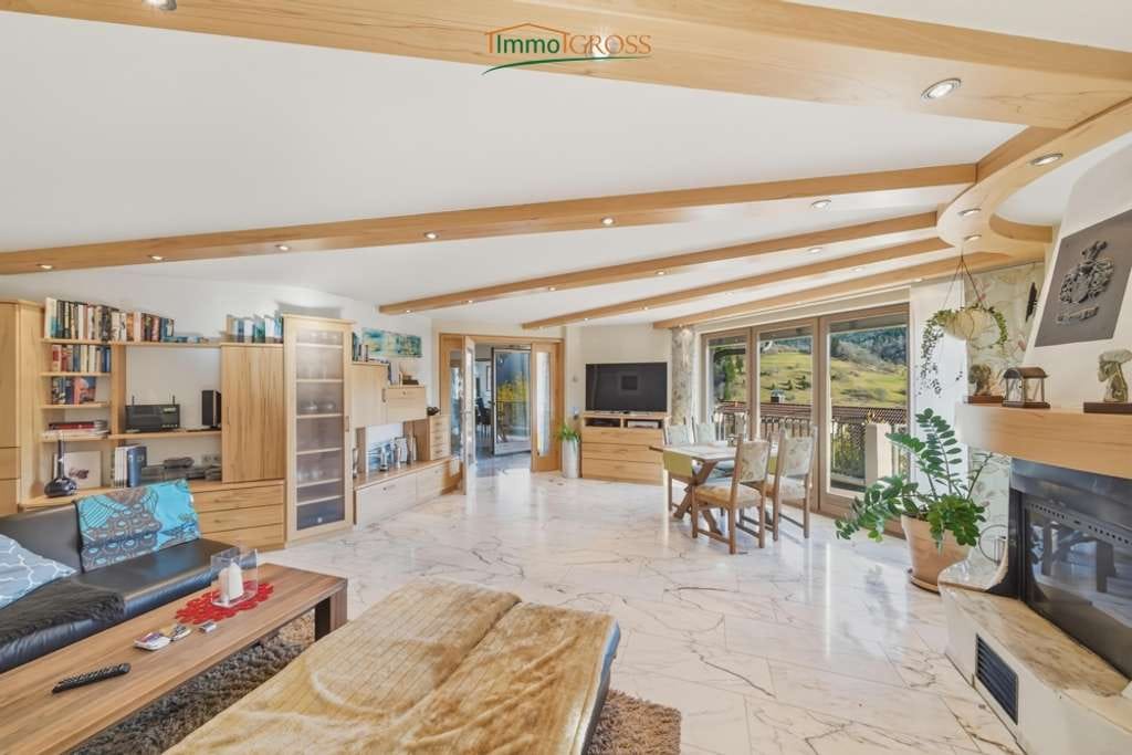 Immobilie in Schönau im Schwarzwald - Traumhaus mit Weitblick – Einfamilienhaus mit Indoor-Pool, Kamin und großzügigem Grundstück - Bild 2