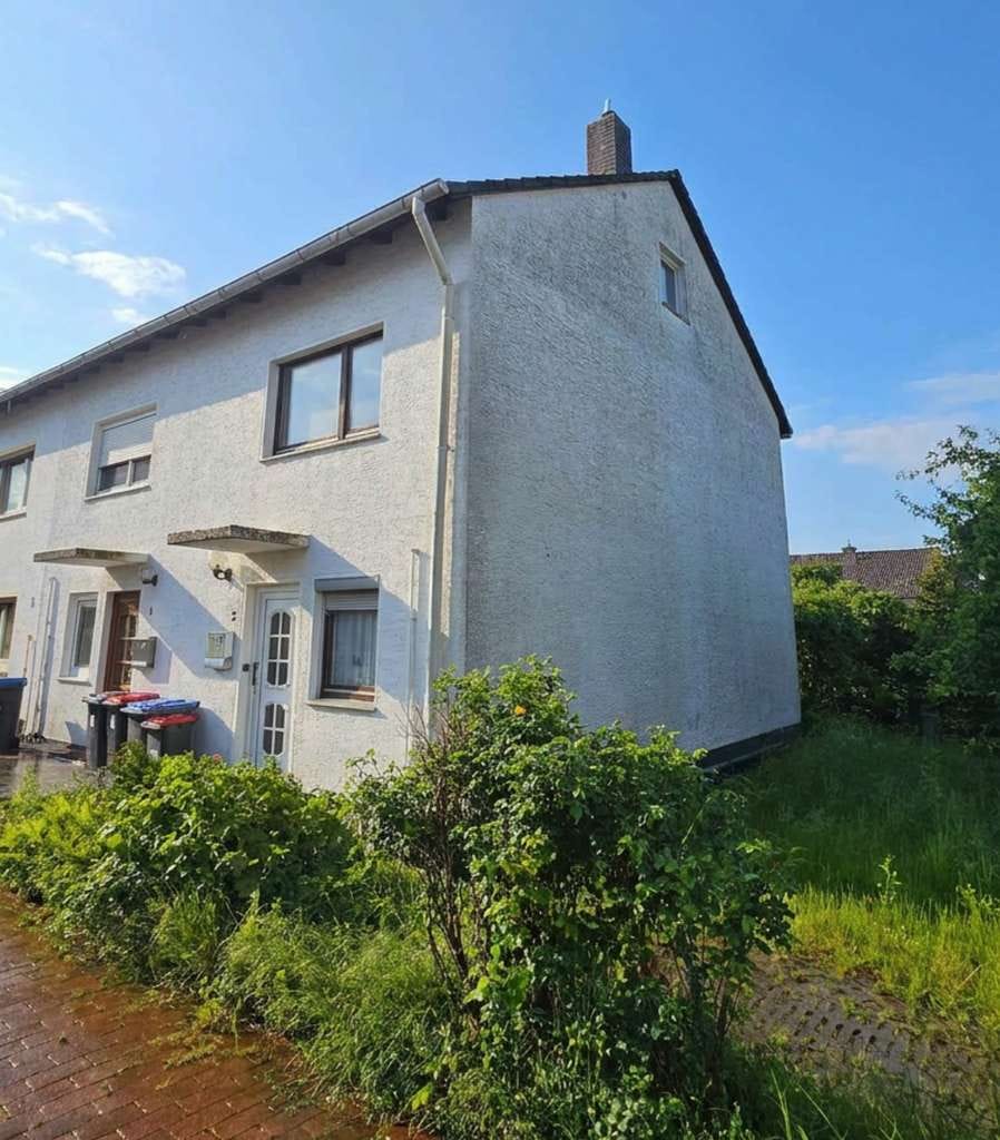 Immobilie in Bad Münder am Deister - Handwerker aufgepasst: Reihenendhaus mit viel Potenzial zur Neugestaltung - Bild 1