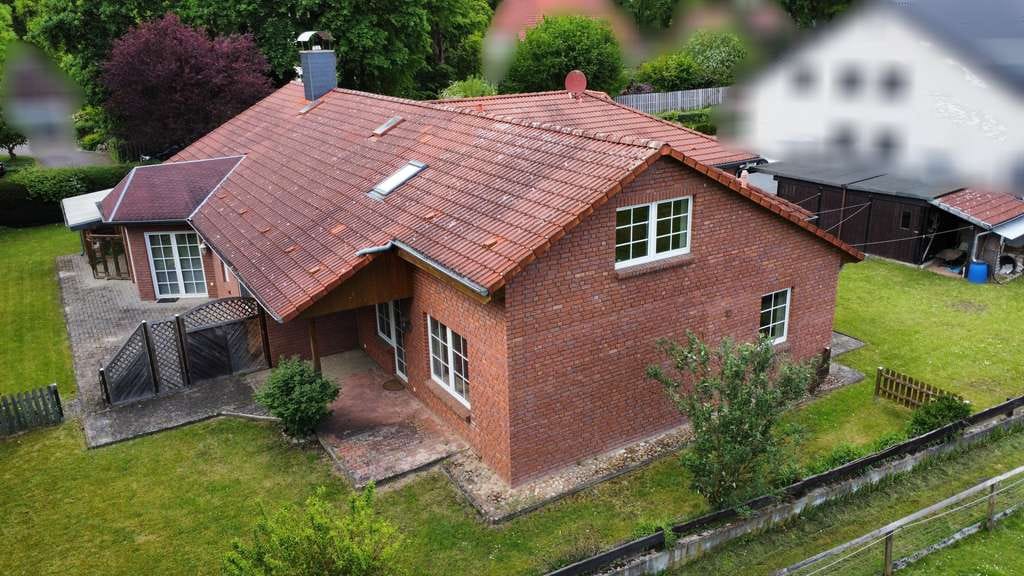 Immobilie in Sassenburg - Top-Angebot in Triangel: Bungalow mit Einliegerwohnung und Garage - Bild 1