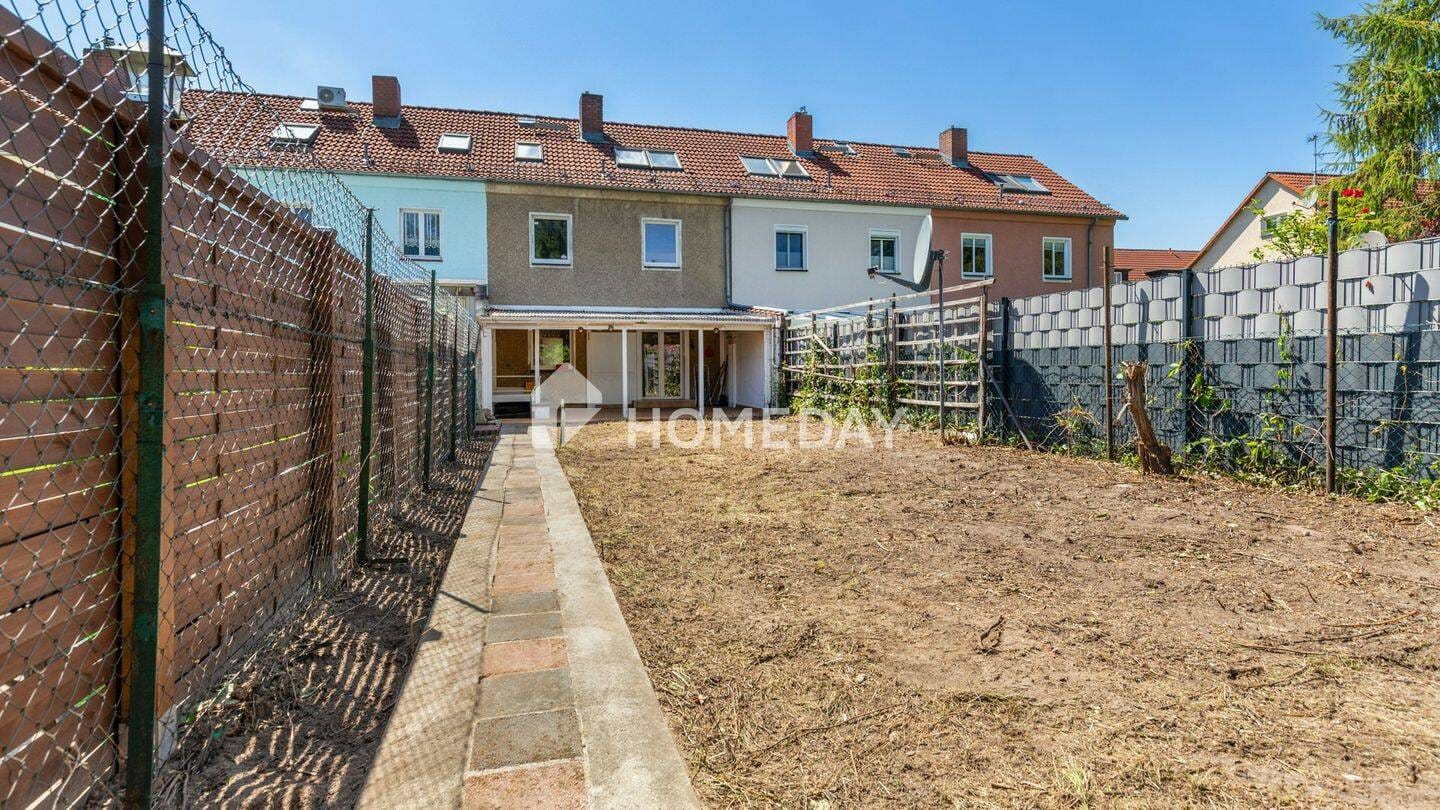 Immobilie in Stahnsdorf - Familiennest mit Garten - Reihenhaus mit 5 Zimmer, Vollkeller und kreativen Möglichkeiten - Bild 1