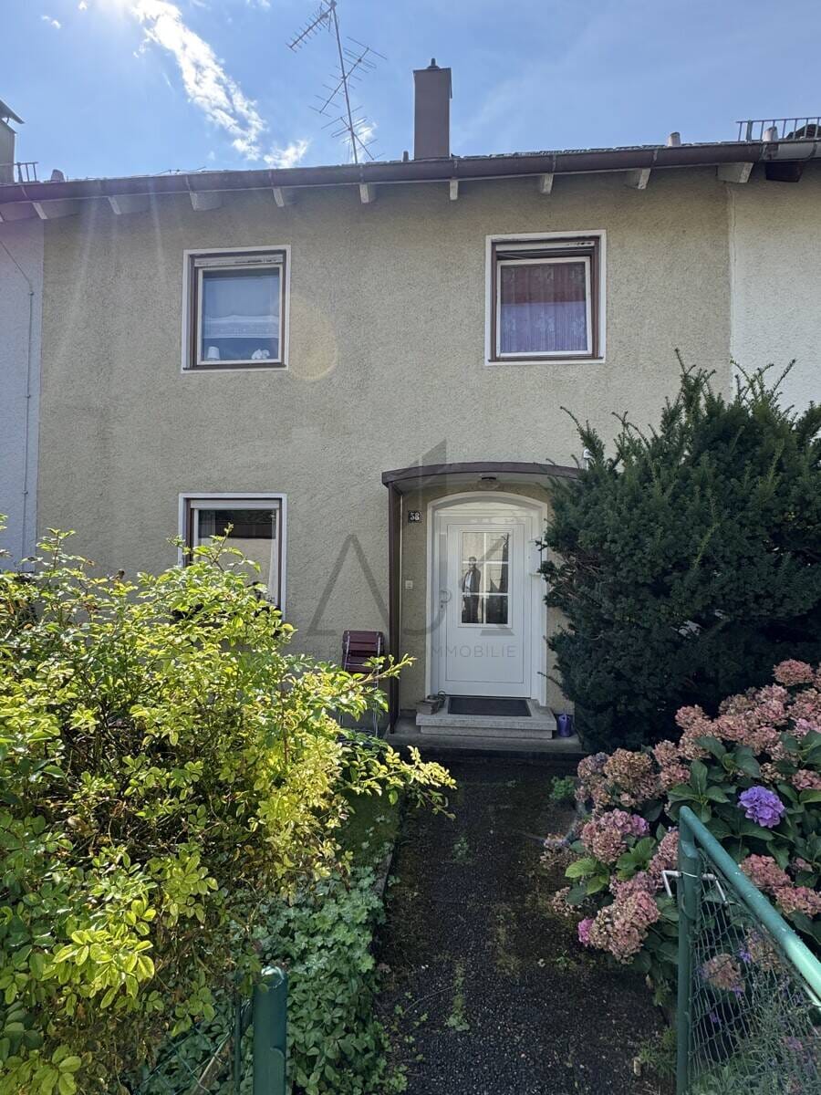Immobilie in Ebersberg - Familienfreundliches Reihenmittelhaus mit Südterrasse  und Garten mit Potential - Bild 1