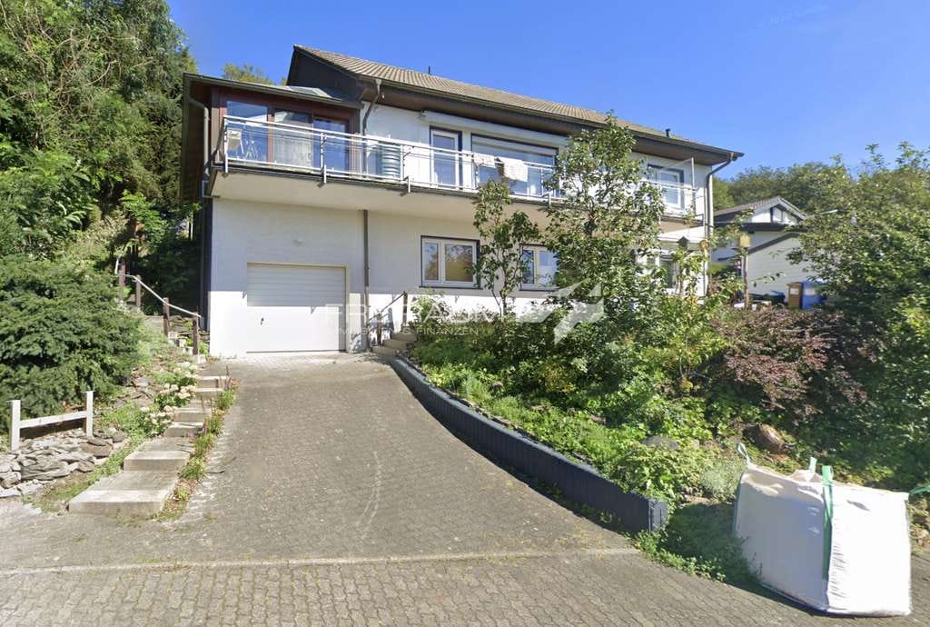 Immobilie in Kirchen (Sieg) - FREIRAUM4 +++
Traumhaftes Einfamilienhaus 
mit Panoramablick ins Grüne 
- in begehrter Lage von H - Bild 0