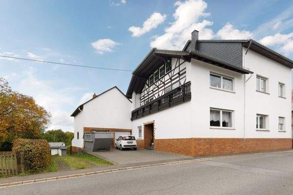 Immobilie in Lutzerath - LUTZERATH: Einfamilienhaus mit Einliegerwohnung oder Mehrgenerationenhaus? Sie haben die Wahl in Lutzerath - Bild 0