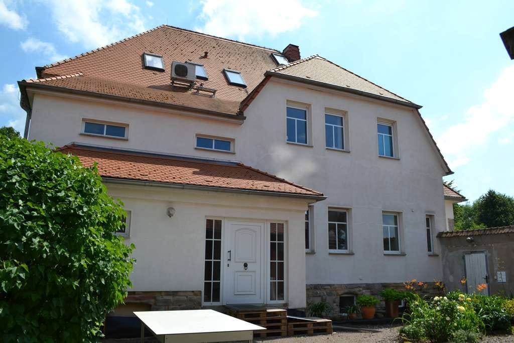 Immobilie in Bad Bibra - Eine Dachgeschoß-Eigentumswohnung mit 2 Stellplätzen und Gartenfläche in ruhiger ländlich idyllischer Lage vom Finneland für Eigennutzer oder Kapitalanleger - Bild 3