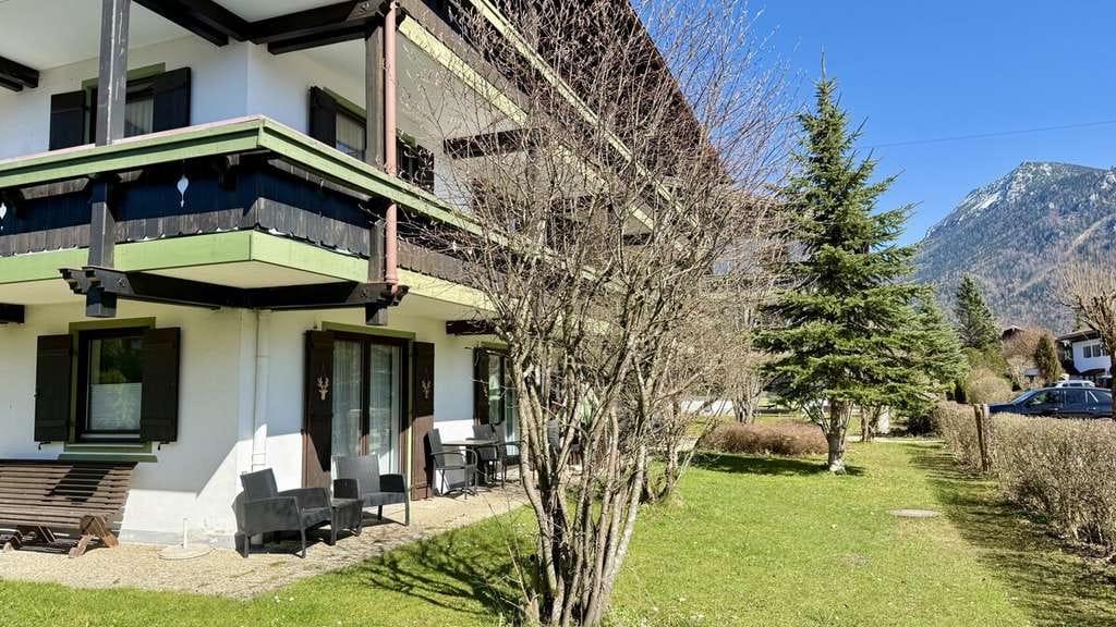 Immobilie in Inzell - Attraktive Ferienwohnung im Erdgeschoss in schönster Lage inmitten herrlicher Berglandschaft - Bild 2