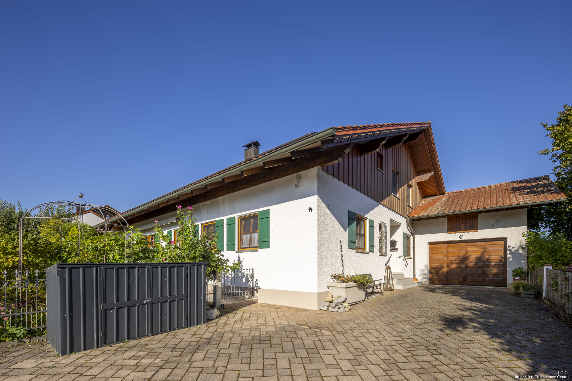 Immobilie in Kößlarn - *** VERKAUFT ***
Neuwertiges Landhaus mit neuer PV-Anlage in ruhiger Lage in Kößlarn, sofort bezugsfertig - Bild 3