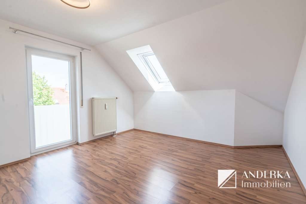 Immobilie in Jettingen-Scheppach - Wohnen auf zwei Ebenen – Lichtdurchflutete 4-Zimmer-Maisonette mit Süd-Loggia! - Bild 3