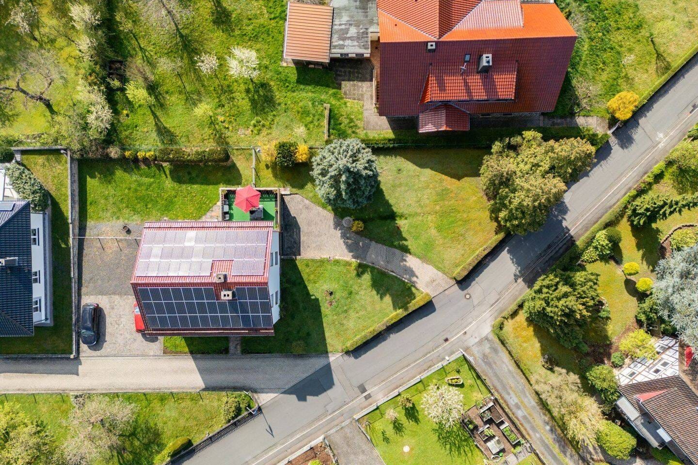 Immobilie in Neukirchen - Zweifamilienhaus mit großem Grundstück & Baupotenzial in Toplage von Neukirchen - Bild 2