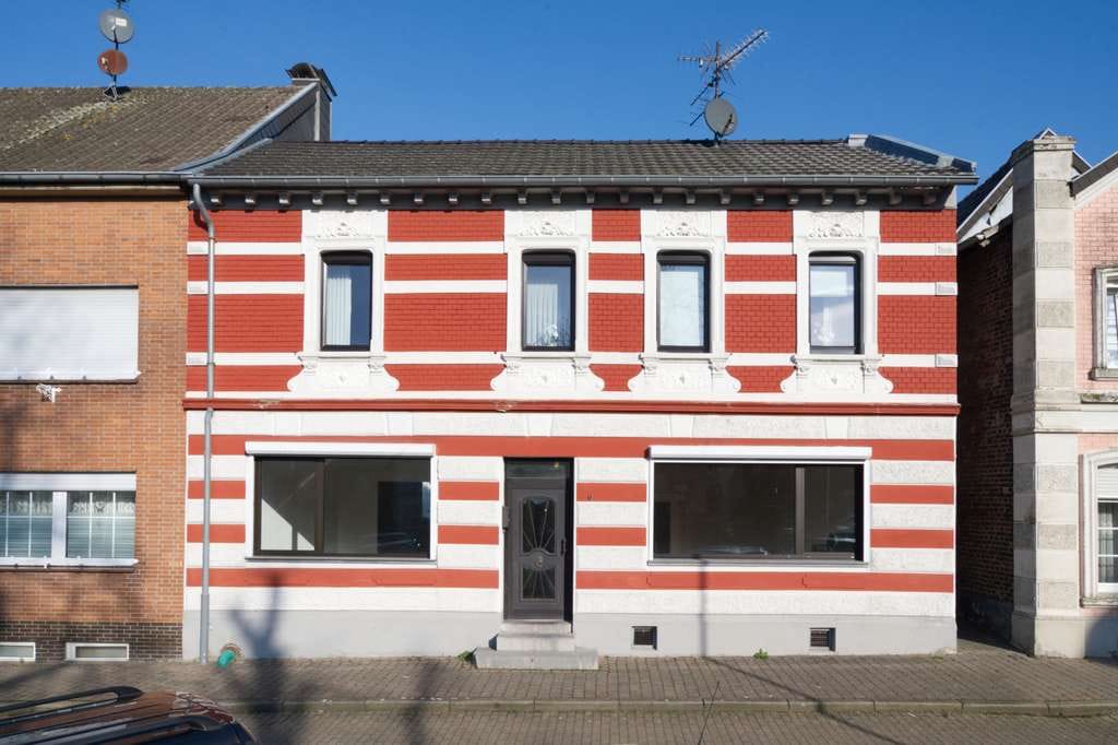 Immobilie in Gangelt - Modernisiertes Stadthaus mit Innenhof und sicherer Perspektive im Ortskern von Gangelt! - Bild 0