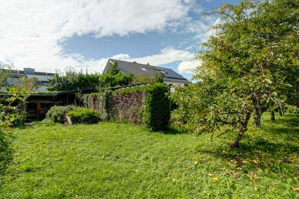Immobilie in Vaterstetten - Eine gute Wahl!
Ansprechende DHH mit Süd/West Garten, Terrasse und Balkon in zentraler Lage/Baldham - Bild 3