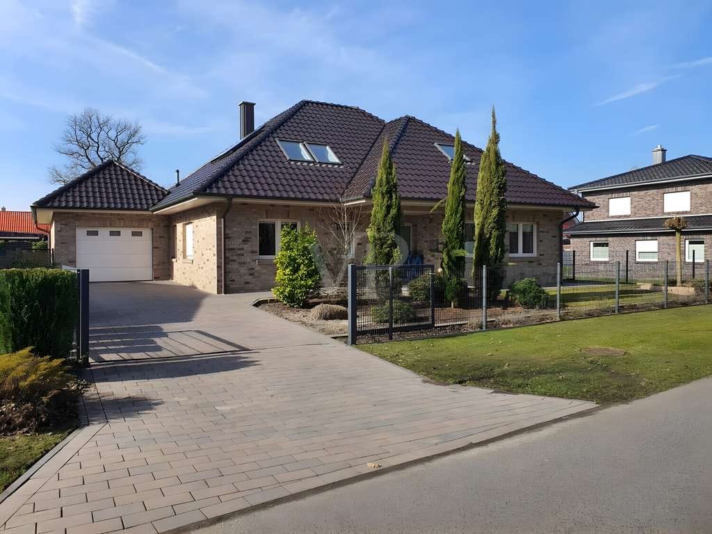 Immobilie in Herzlake - Stilvoll wohnen mit Freiraum – exklusives Einfamilienhaus mit Studio und dem besonderem Wohngefühl - Bild 1