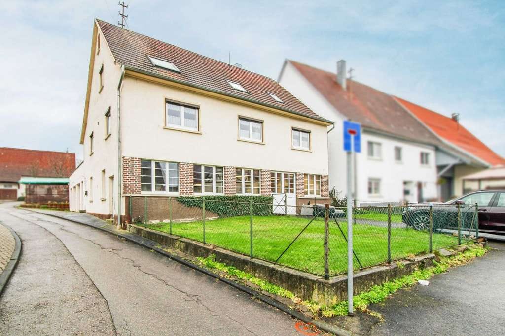 Immobilie in Bisingen - Wohnhaus mit integrierter Werkhalle +  schöner Außenbereich + viele Parkplätze - Bild 0