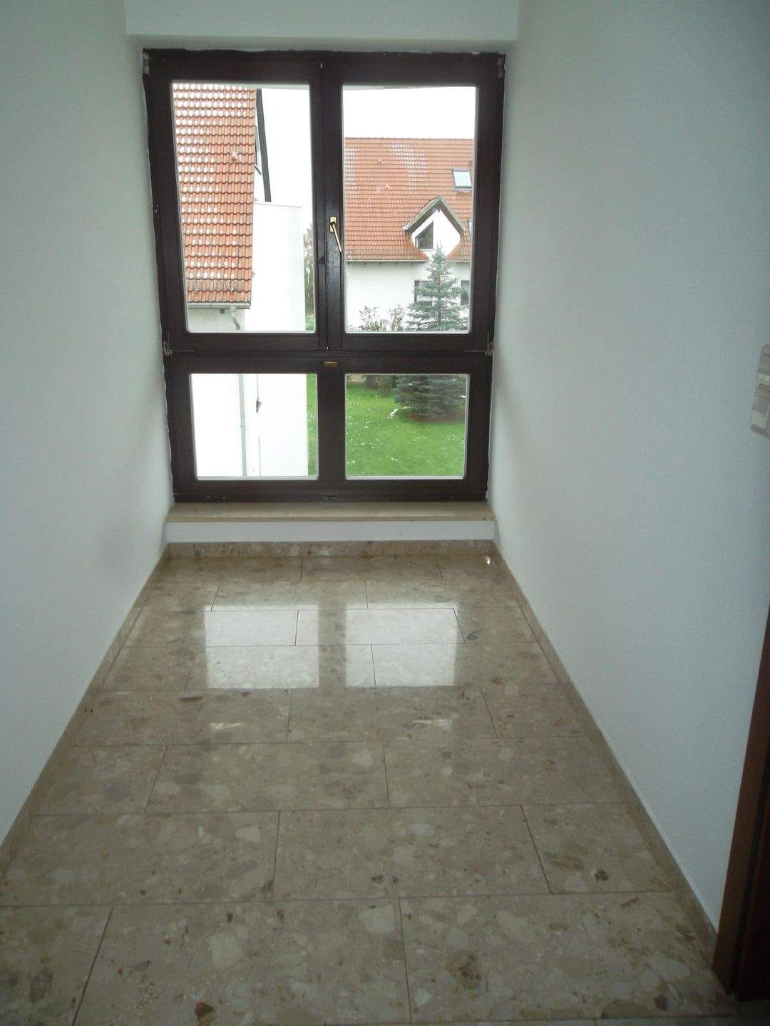 Immobilie in Glauchau - Über den Dächern - vermietete, charmante 1-Raum-Dachgeschosswohnung mit Balkon & Fernblick! - Bild 2