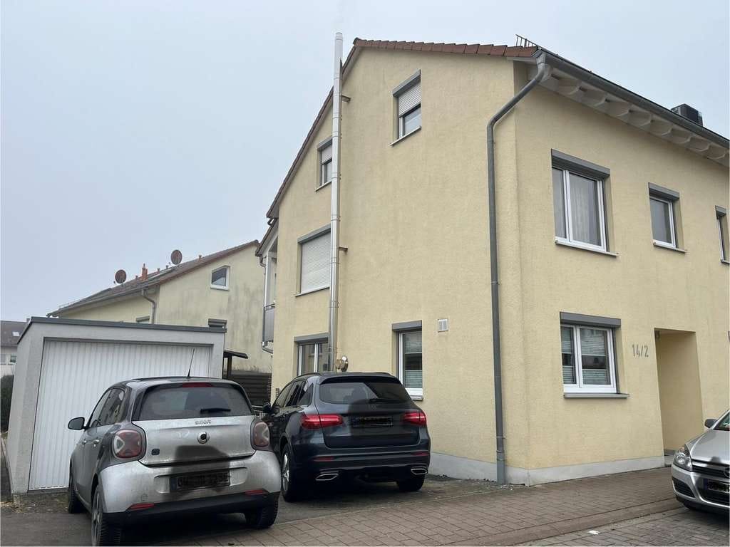 Immobilie in Gärtringen - Attraktive Doppelhaushälfte mit Einliegerwohnung, Kamin und viel Platz für die ganze Familie - Bild 1