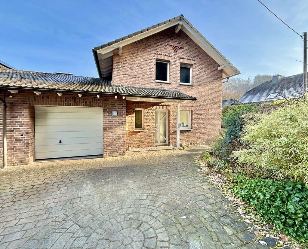 Immobilie in Herdorf - **Modernes Einfamilienhaus mit Garten und Garage in ruhiger Lage von Herdorf** - Bild 2