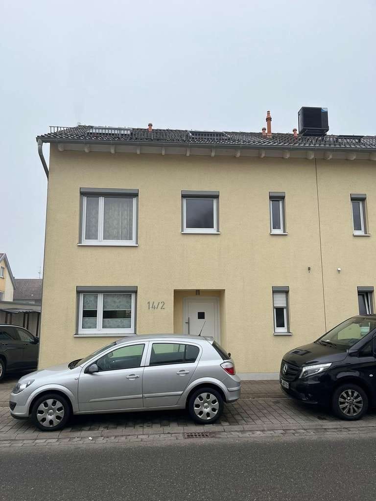 Immobilie in Gärtringen - Attraktive Doppelhaushälfte mit Einliegerwohnung, Kamin und viel Platz für die ganze Familie - Bild 0