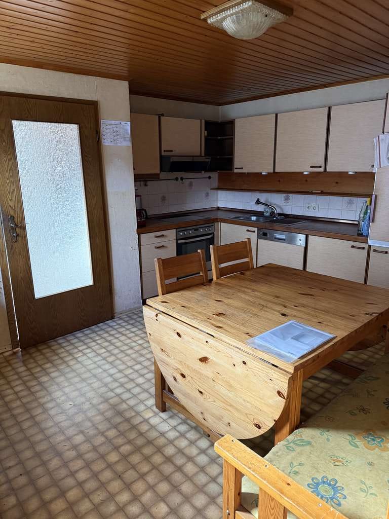 Immobilie in Esthal - Einfamilienhaus mit Garten und Garage  - Bild 4