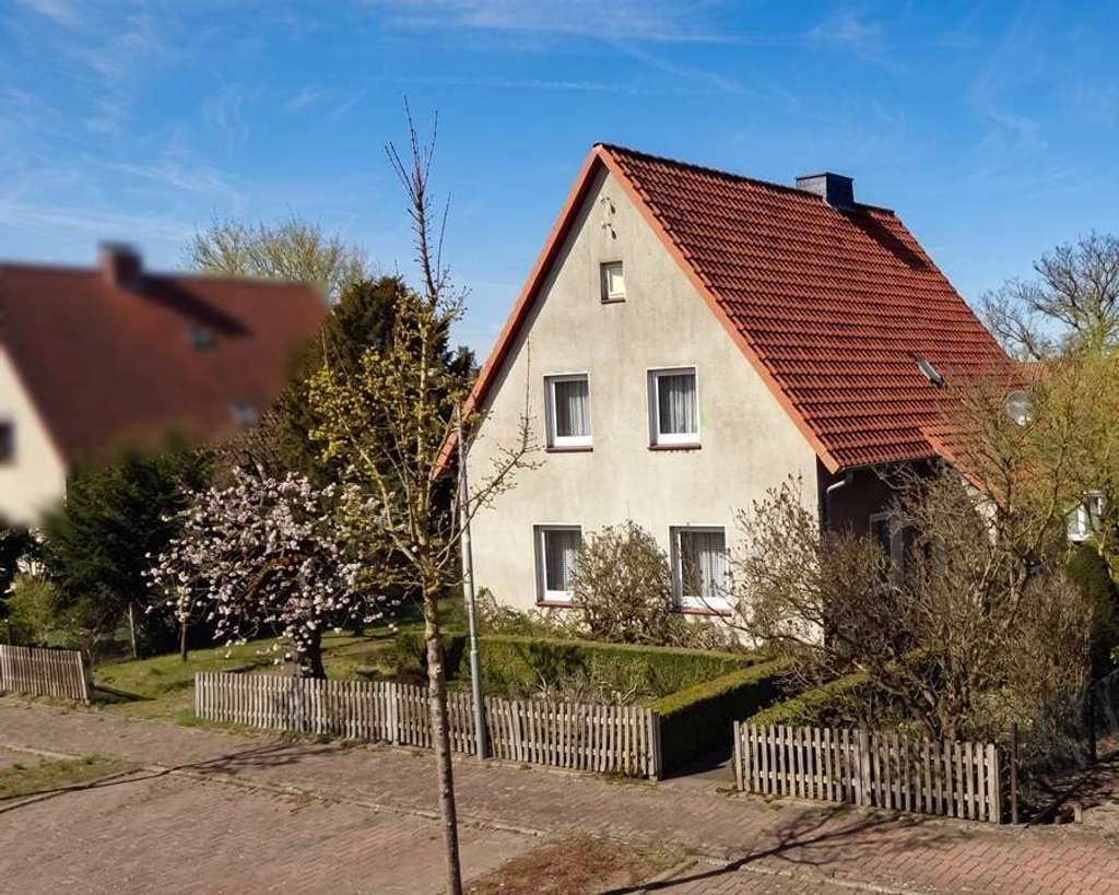 Immobilie in Eldingen - Eldingen - Einfamilienhaus im Dornröschenschlaf – mit großem Garten und Obstbäumen neu entdecken! - Bild 2