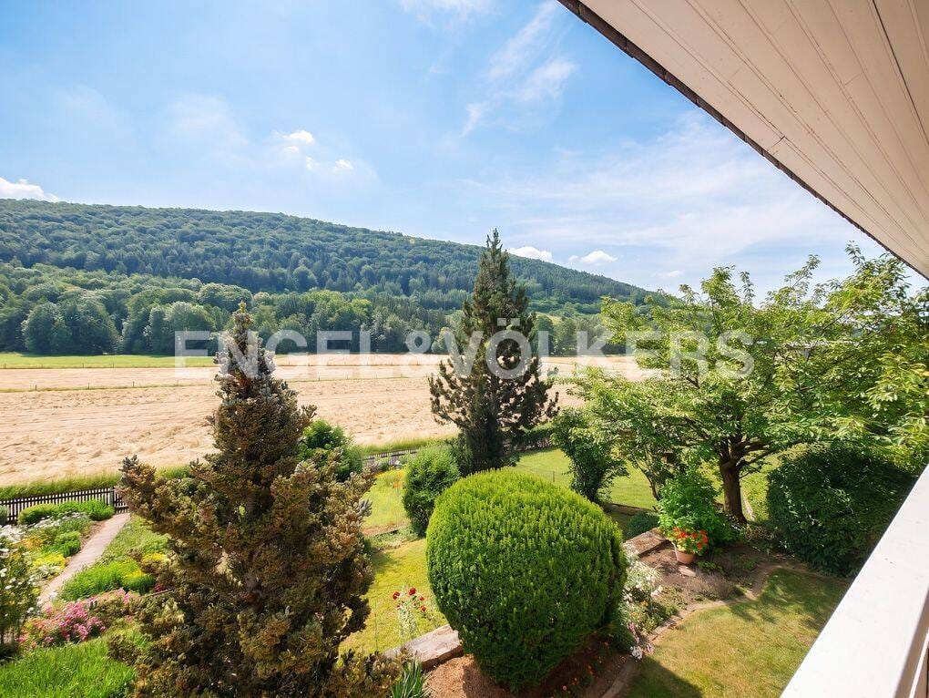 Immobilie in Hammelburg - Exklusive Großzügigkeit in Hammelburg: Repräsentatives Haus mit ca. 329 m², 6 Zimmern, 3 Bädern, 2 Garagenplätzen und privater Garten-Oase mit Potenzi - Bild 0