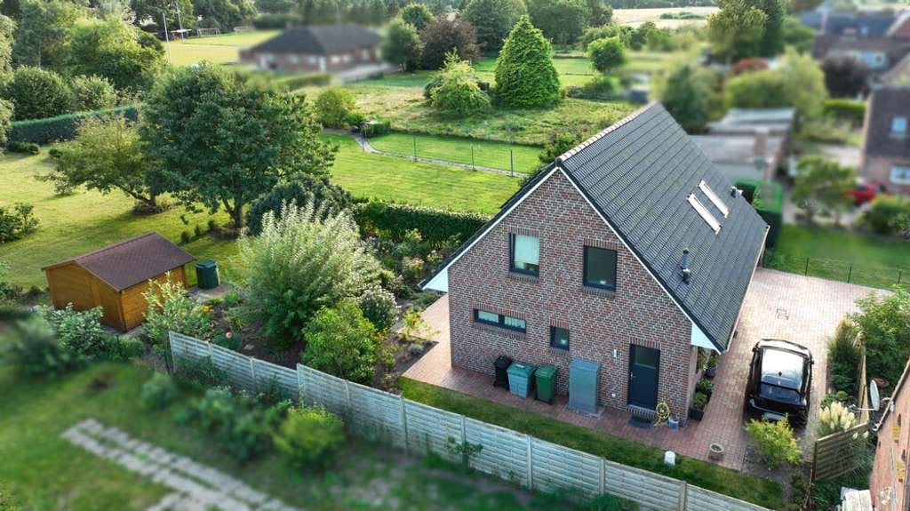 Immobilie in Lehmkuhlen - Wo Familie Zuhause ist – modernes Einfamilienhaus mit Wohlfühlatmosphäre - Bild 1