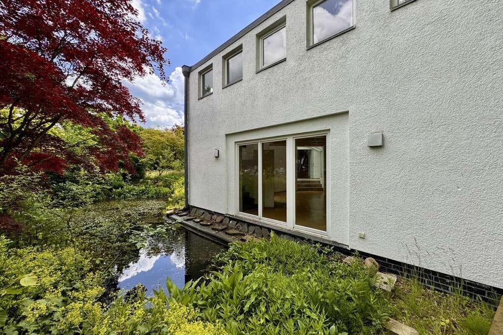 Immobilie in Buchholz in der Nordheide - Exklusive Villa mit parkähnlichem Grundstück und außergewöhnlichem Entwicklungspotenzial - Bild 2
