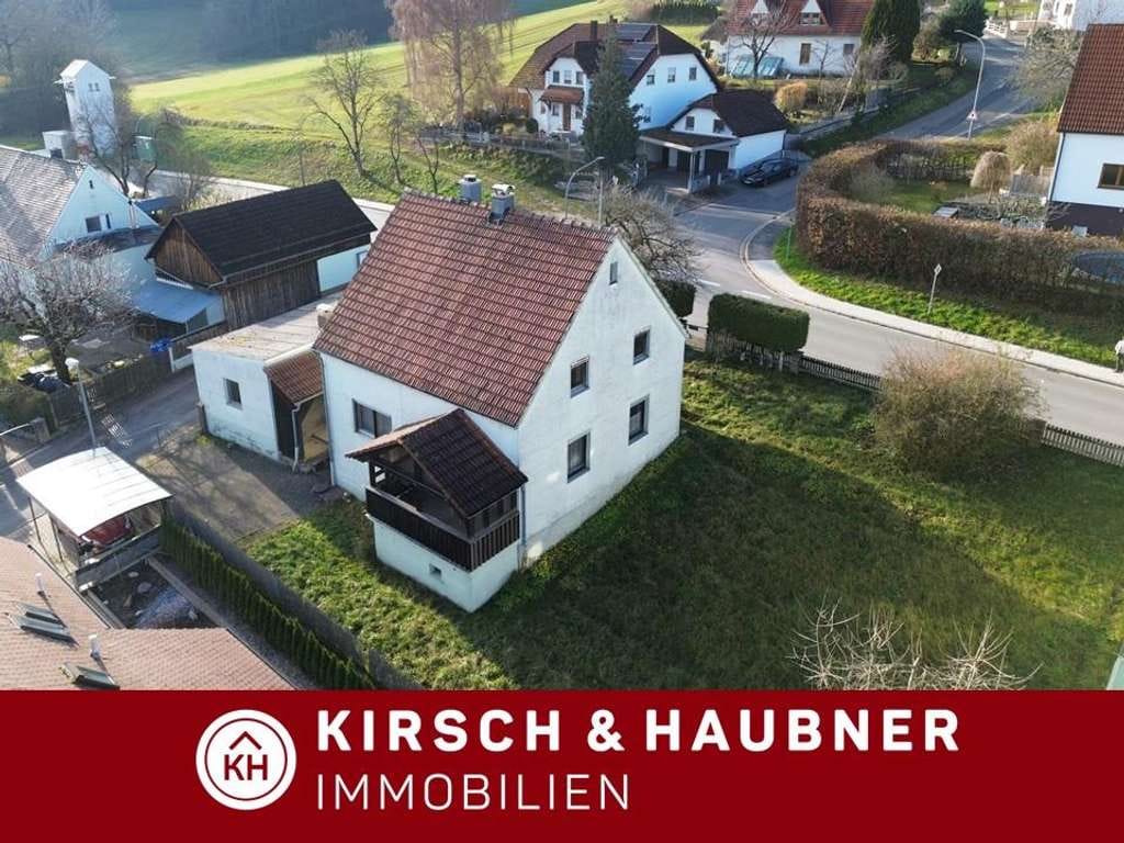 Immobilie in Pilsach - Renovierungsbedürftiges Einfamilienhaus mit großem Grundstück!  
   Pilsach - Bild 0