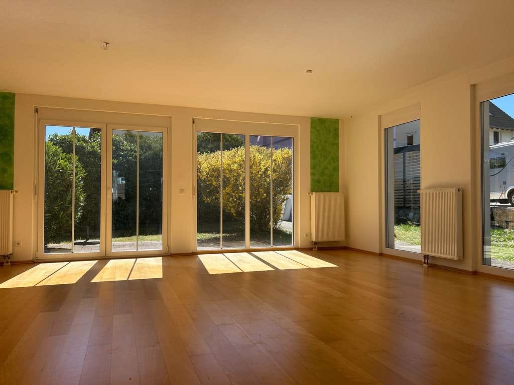 Immobilie in Wiesenbach - Erlebe den Unterschied! Erleben, Genießen, Ankommen! Sonnenverwöhnte, großzügige Doppelhaushälfte! - Bild 1