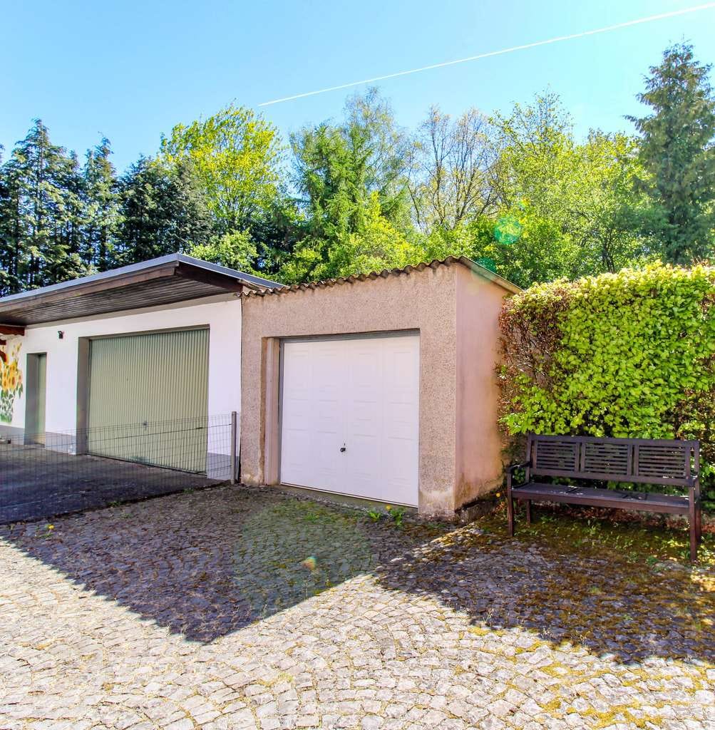 Immobilie in Waldbrunn - Einfamilienhaus mit Nebengebäude und Garage auf großem Grundstück in Waldbrunn-Hausen - Bild 3