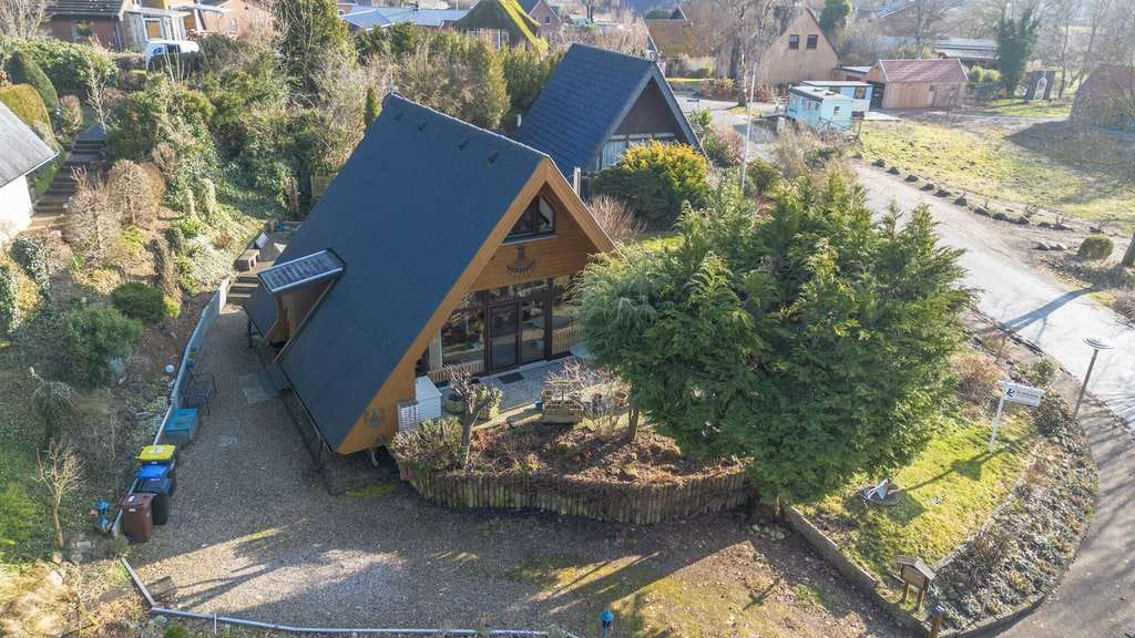 Immobilie in Bünsdorf - Ein Ort zum Durchatmen – Nurdachhaus mit Sauna in ruhiger Seelage - Bild 2