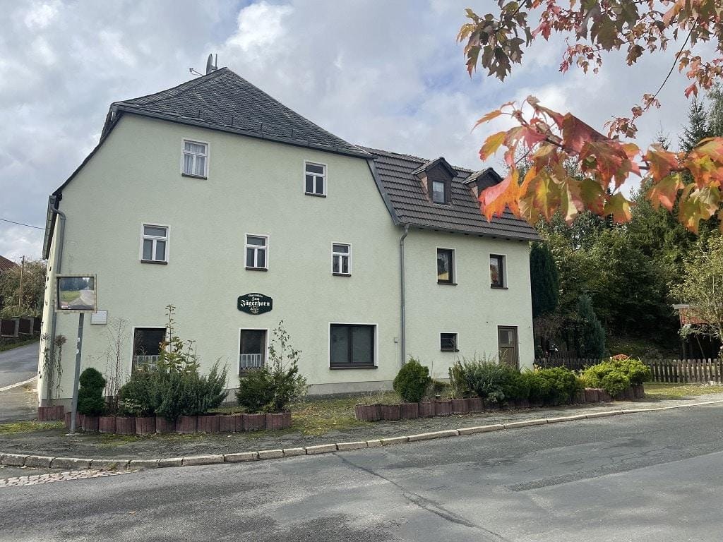 Immobilie in Hirschfeld - Wohnhaus über zwei Etagen und extra Einfamilienhaus - Bild 1