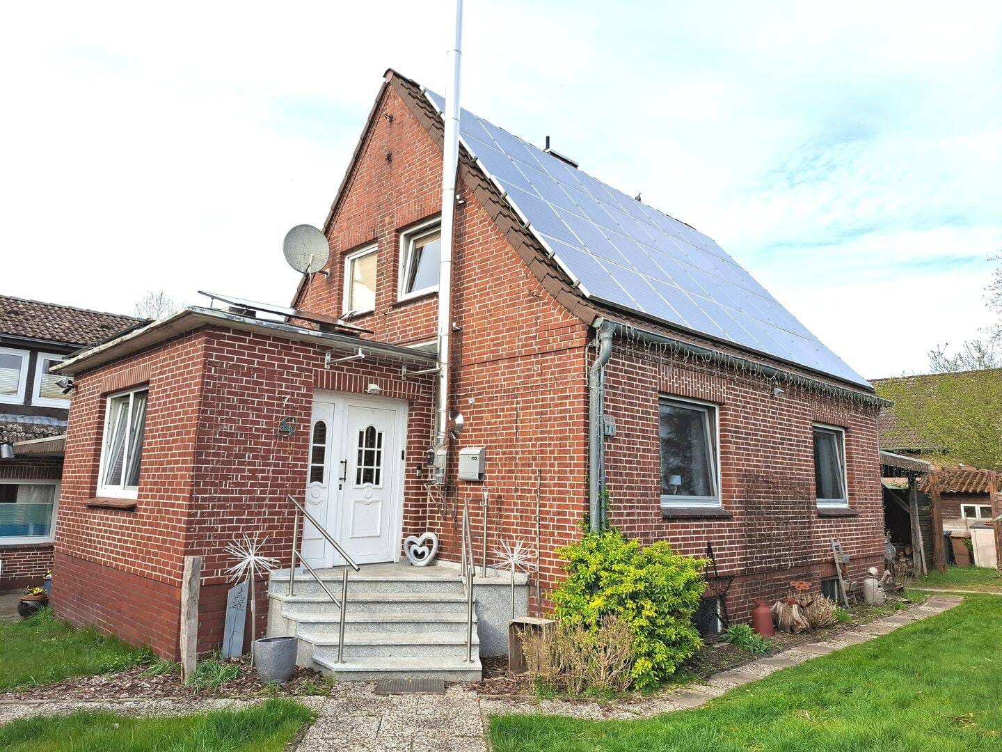 Immobilie in Kutenholz - Für Anleger oder Selbstnutzer: Haus mit Charme auf großem Grundstück! - Bild 0