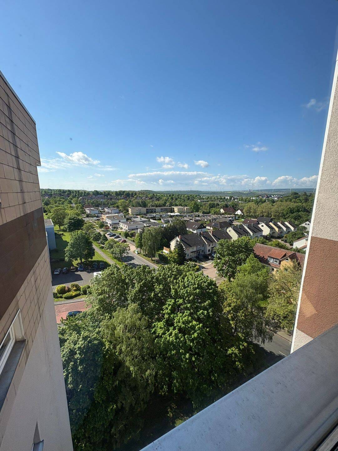 Immobilie in Helmstedt - Zwei-Zimmer-Mietwohnung mit Fahrstuhl und Blick über Helmstedt  - Bild 2