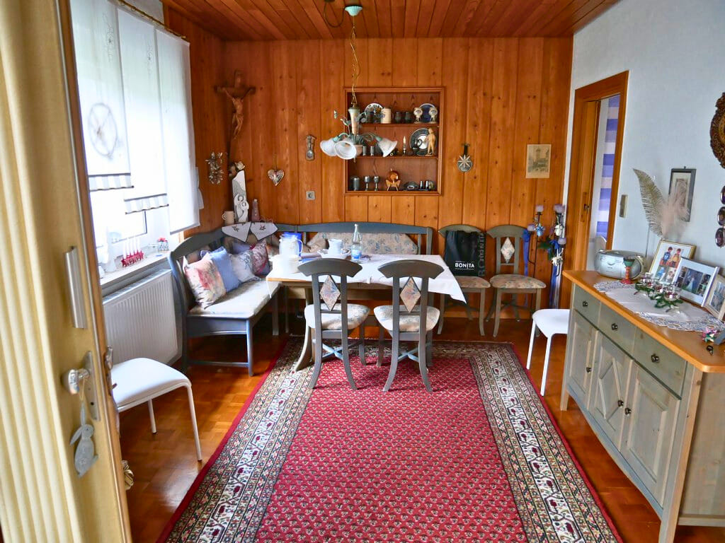 Immobilie in Burkardroth - freistehendes Einfamilienhaus mit Doppelgarage und Einzelgarage - Bild 4