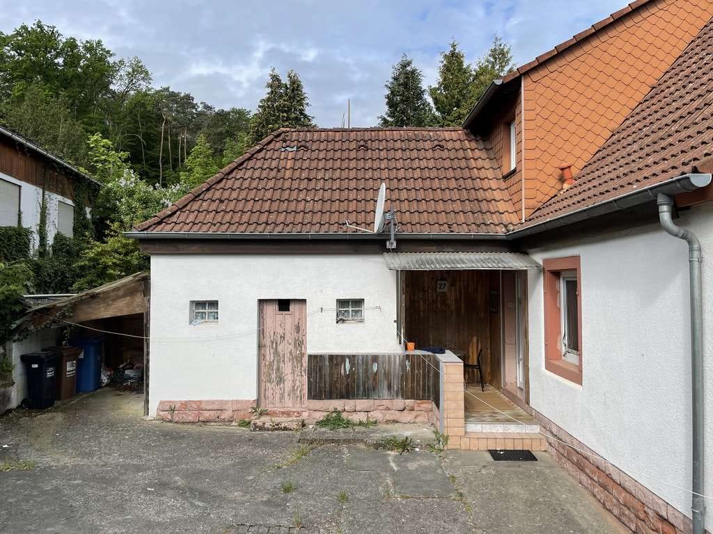 Immobilie in Weilerbach - Platz für Ihre Ideen: Sanierungsbedürftige Doppelhaushälfte in Weilerbach - Bild 3