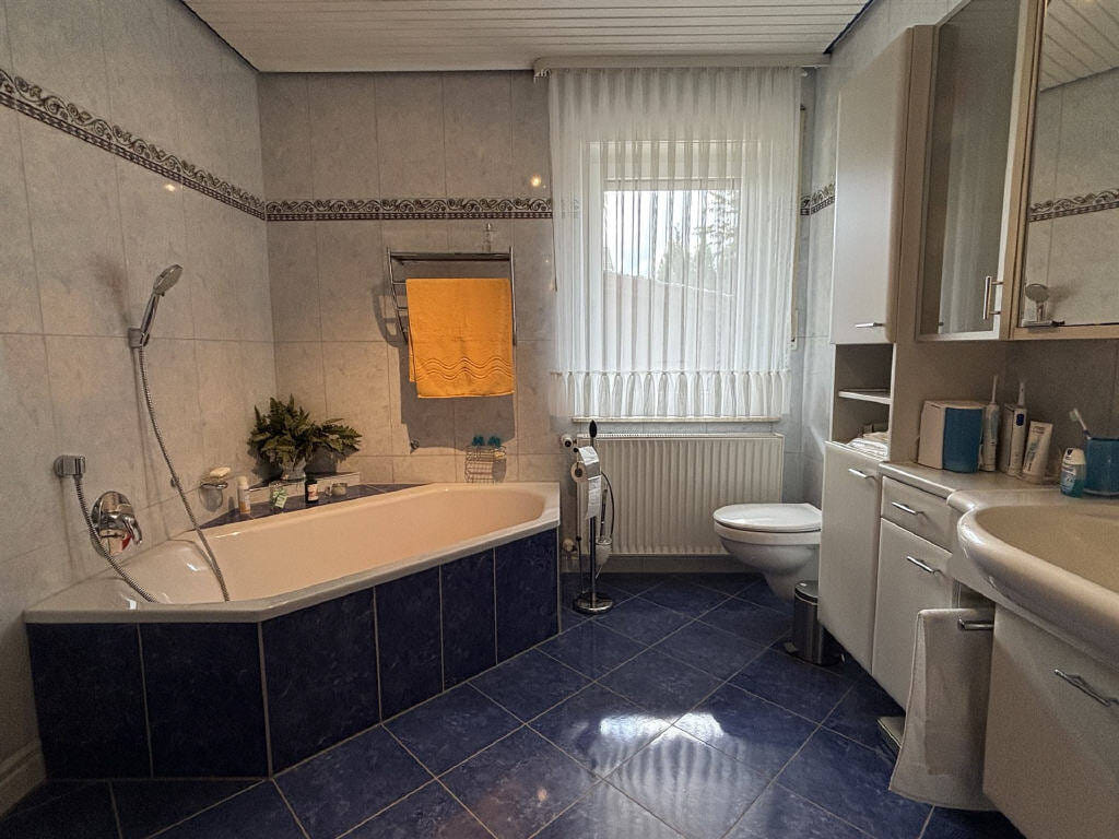 Immobilie in Frankenau - großzügiges Wohnhaus mit Einliegerwohnung in Frankenau - Bild 3