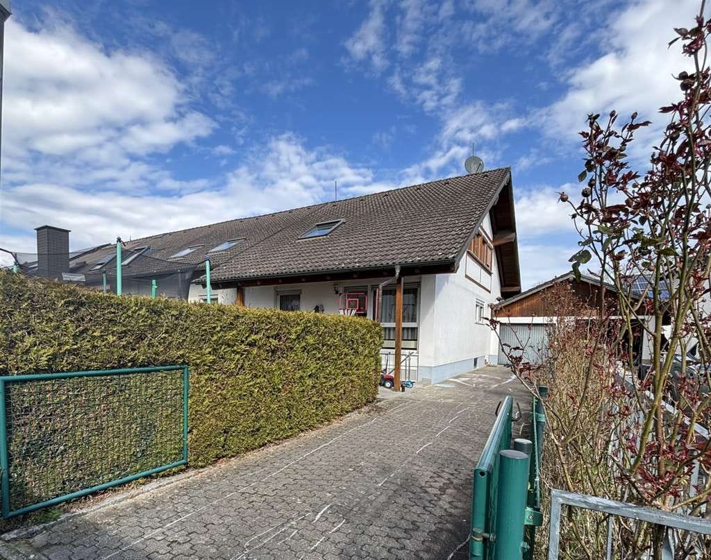 Immobilie in Umkirch - Zwei Wohneinheiten, vielzählige Möglichkeiten – Ihr Traumhaus in Umkirch! - Bild 0