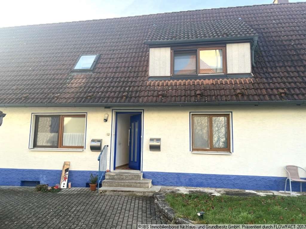 Immobilie in Schrozberg - Gepflegtes Wohnhaus mit 3 gemütlichesn Wohnungen, 2 Garagen und großem Garten - Bild 4
