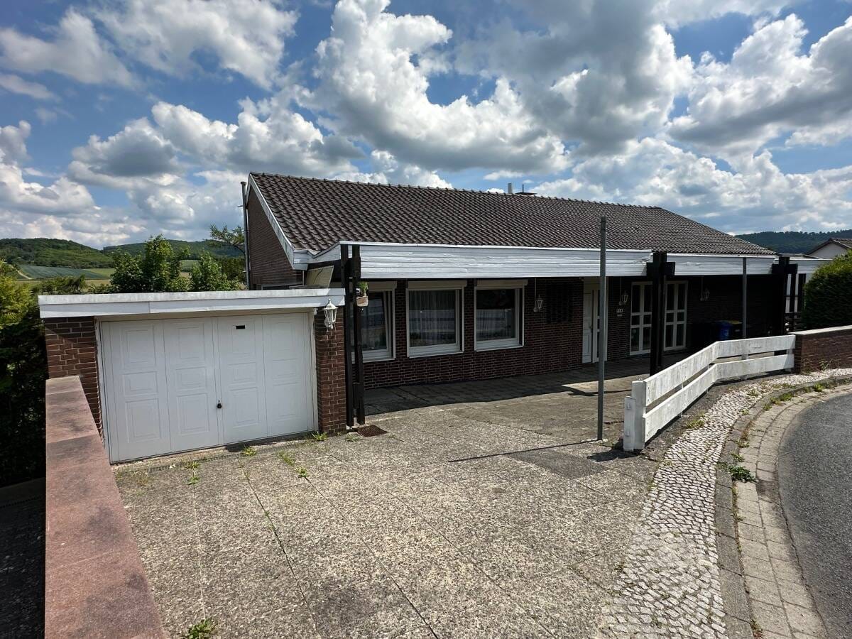 Immobilie in Bad Salzdetfurth - Charmantes Architektenhaus mit Garage in Hanglage - Wesseln bei Bad Salzdetfurth - Bild 0