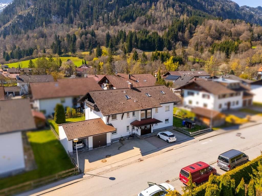 Immobilie in Pfronten - Dachgeschoss mit Weitblick: 3 Zimmer, zwei Balkone und Garage in Pfronten-Ried – bezugsfrei - Bild 1