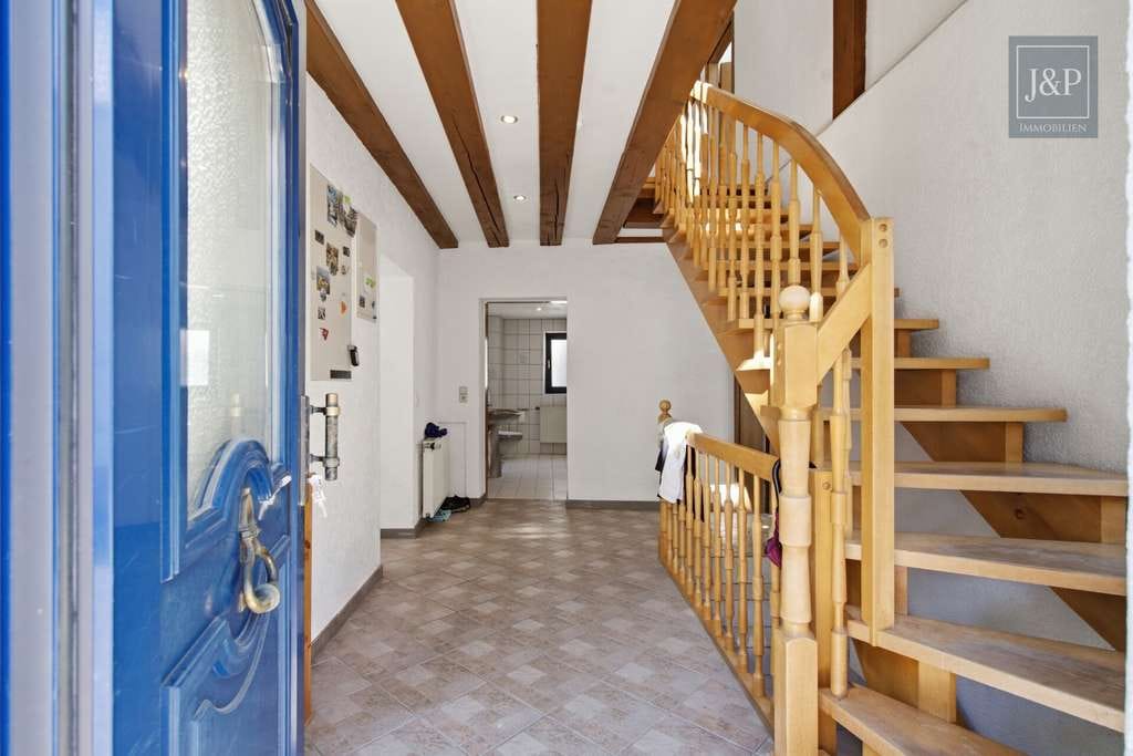 Immobilie in Wehrheim - Freistehendes Einfamilienhaus mit traumhaftem Wohnzimmer, Garten & Ausbaureserve - Bild 1