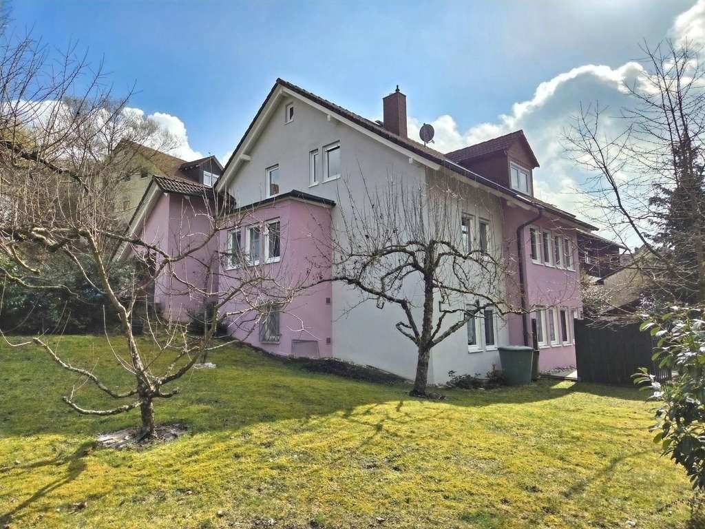 Immobilie in Haßfurt - Traumhaftes Wohnen für Ihre Familie (Wfl. ca. 245 m²) mit großem Garten in naturnaher, ruhiger La - Bild 0