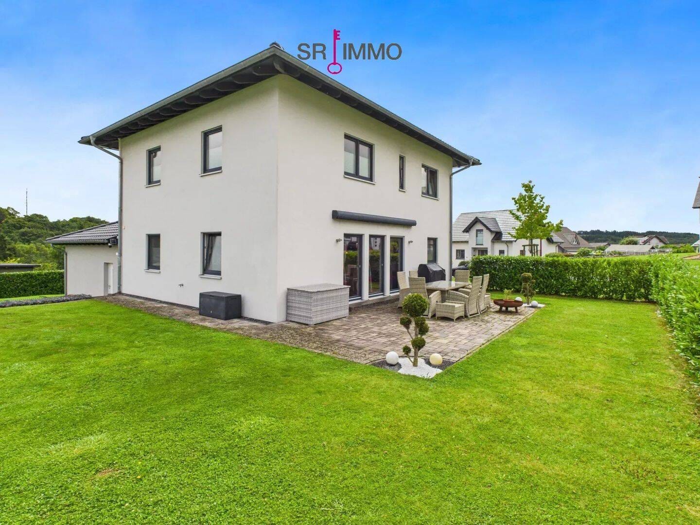 Immobilie in Arzfeld - Wohnen wie neu - stilvolles Einfamilienhaus mit moderner Technik und liebevoll angelegtem Garten - Bild 2