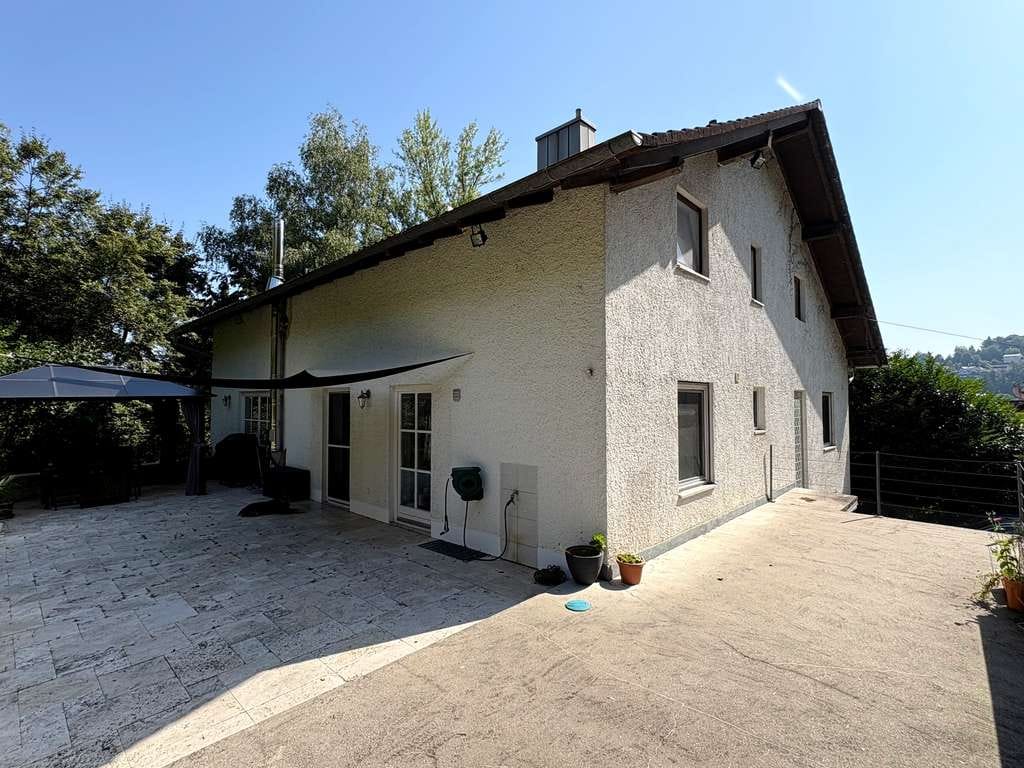 Immobilie in Landau an der Isar - Für Kapitalanleger und Eigennutzer!! 3-Parteienhaus in traumhafter Höhenlage von Landau a.d. Isar - Bild 2