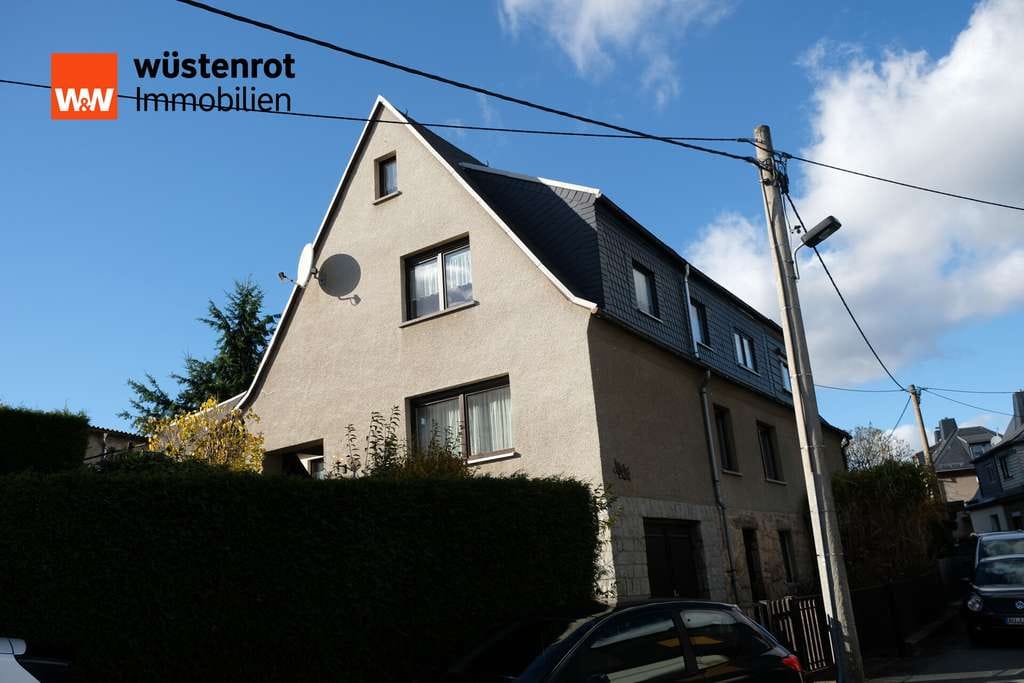 Immobilie in Lauter-Bernsbach - Charmante DHH in Bernsbach mit ca. 150 m² Wohnfläche, Nebengebäuden & herrlichem Weitblick - Bild 0