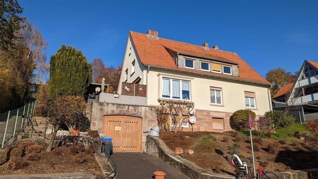 Immobilie in Bad Neustadt an der Saale - Zweifamilienhaus mit unverbaubarem Blick auf das Saaletal - Bild 0