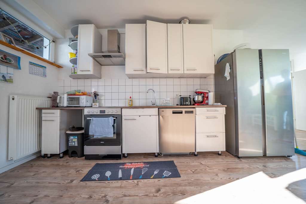 Immobilie in Jockgrim - Mehrfamiliengeeignetes Wohnhaus mit Garten, Garagen und viel Platz in Jockgrim - Bild 3