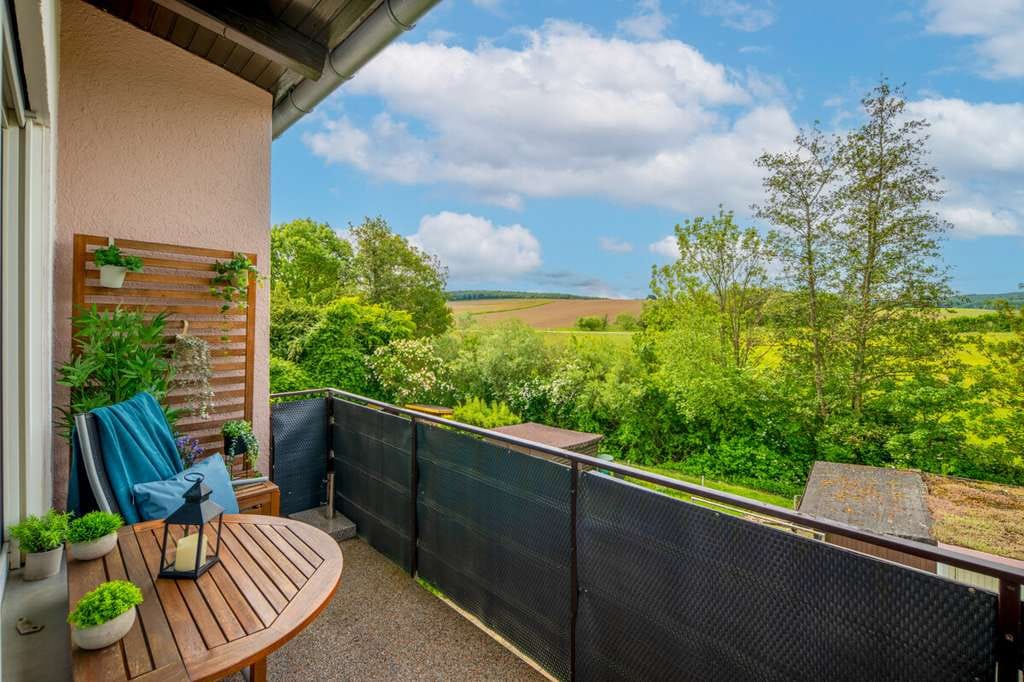 Immobilie in Ober-Ramstadt - 3 Zimmer ETW mit Balkon, Kaminofen und Weitblick 
Einziehen und Ausblick genießen - Bild 0