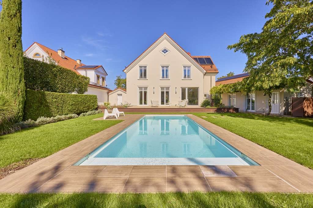 Immobilie in Minfeld - Exklusive Villa mit Pool und Panoramablick in bester Lage von Minfeld - Bild 0