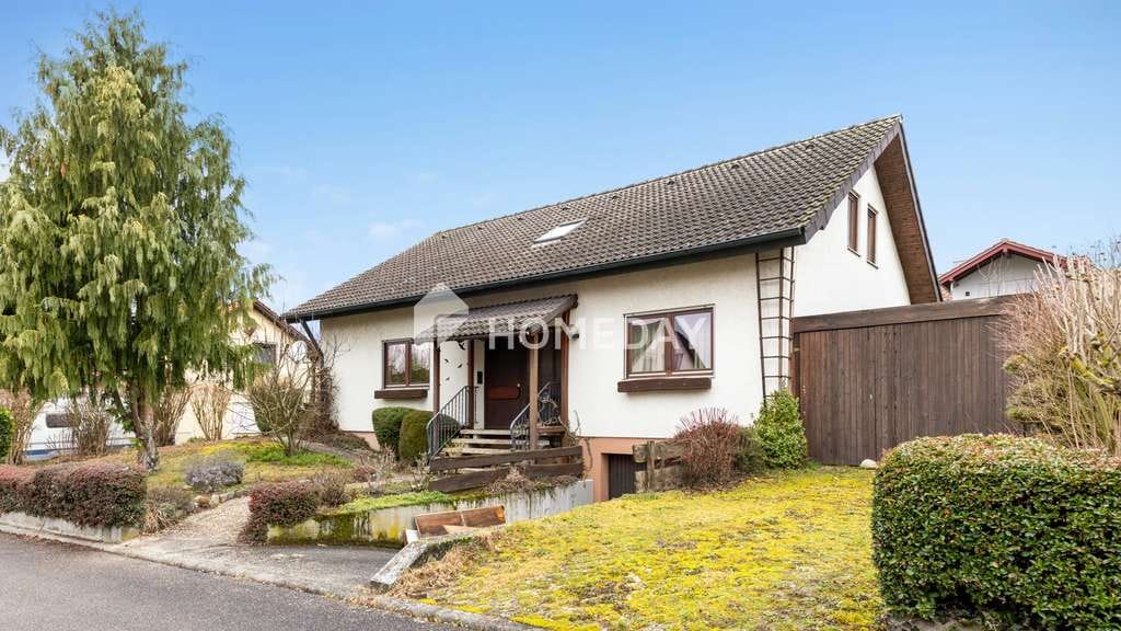 Immobilie in Gundelsheim - Ein Zuhause mit Garten, Garage und Charakter für Ihre Zukunft in gewachsener Lage von Gundelsheim - Bild 0